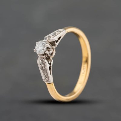 Second Hand Vintage Yellow Gold 0.20ct Brilliant Cut Diamond Shoulder Set Solitaire Ring 41482987