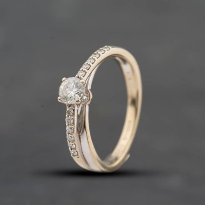 Second Hand 18ct White Gold Brilliant Cut Diamond Kissing Diamonds Shoulder Set Solitaire Ring 41482993
