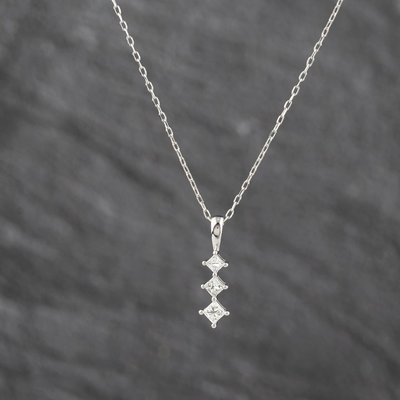 Second Hand 9ct White Gold 0.25ct Princess Cut Diamond Three Stone Gemstone Pendant & 16-18 Inch Trace Chain 43141353