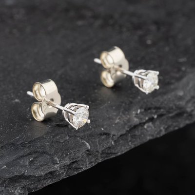 Second Hand 9ct White Gold 0.25ct Brilliant Cut Diamond Single Stone Stud Earrings 43171339