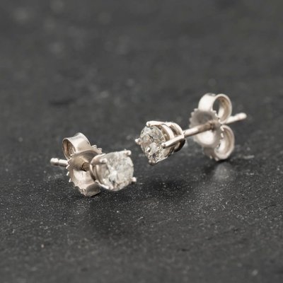 Second Hand 9ct White Gold 0.33ct Brilliant Cut Diamond Stud Earrings 43171487