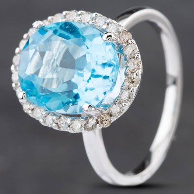 Second Hand 14ct White Gold 0.77ct Blue Topaz & 0.37ct Brilliant Cut Diamond Oval Cluster Ring 4345015