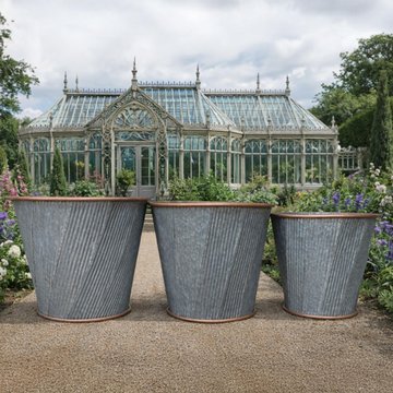Garden planter - set of 3 - copper rim - metal