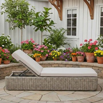 Skala outdoor lounger light rattan