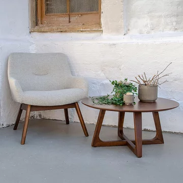 London lounge chair - sand - fabric - walnut legs