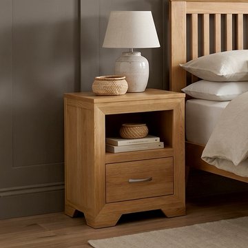Tilt 100 solid oak 1 drawer bedside table