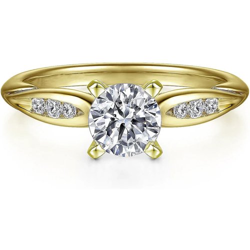10K Gold 1.95 to 5.45 CT.T.W. Round Moissanite Engagement Band