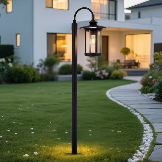 Lindby Wegeleuchte Zayn, schwarz, Glas, Höhe 109 cm, IP65