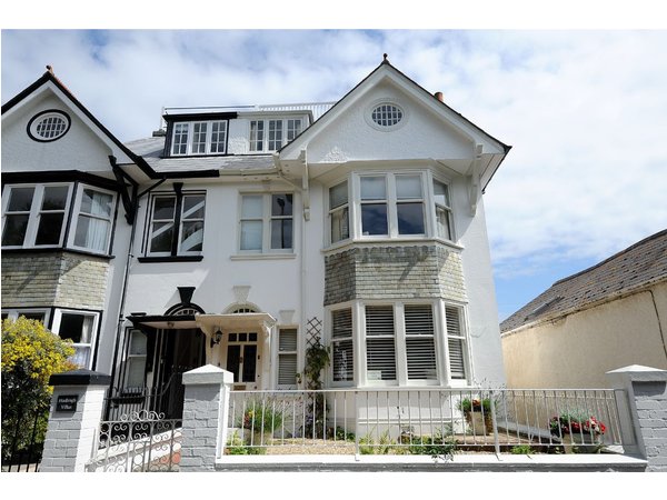 2 Hadleigh Villas