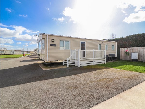 The Beachside Hideout - St Michaels and Browns Caravan Park