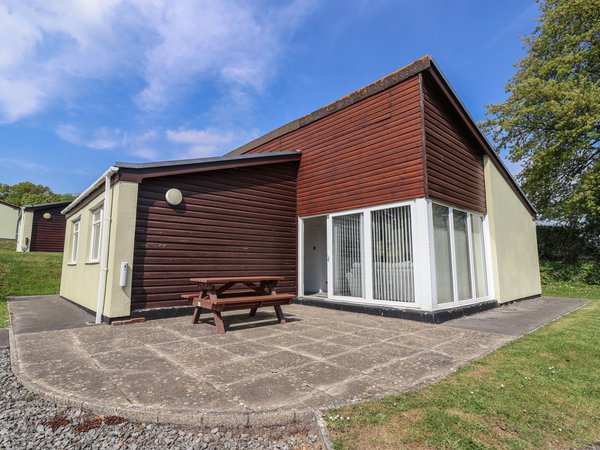 Harcombe House Accessible Pet Free Bungalow Sleeps 6