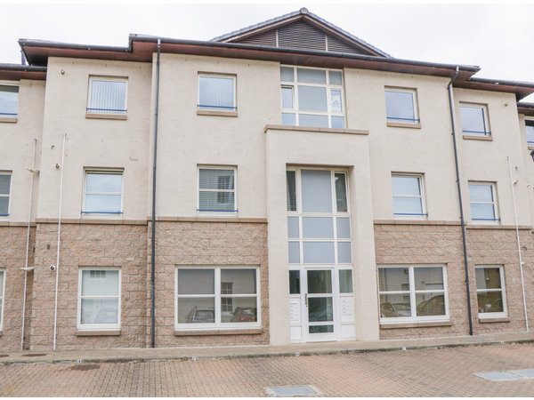 7 Riverside Gardens