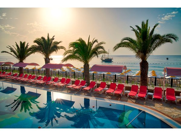Pirates Beach Club