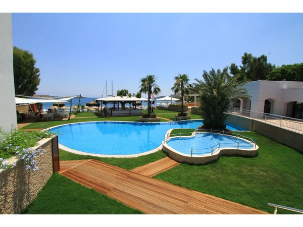 Costa Luvi Hotel
