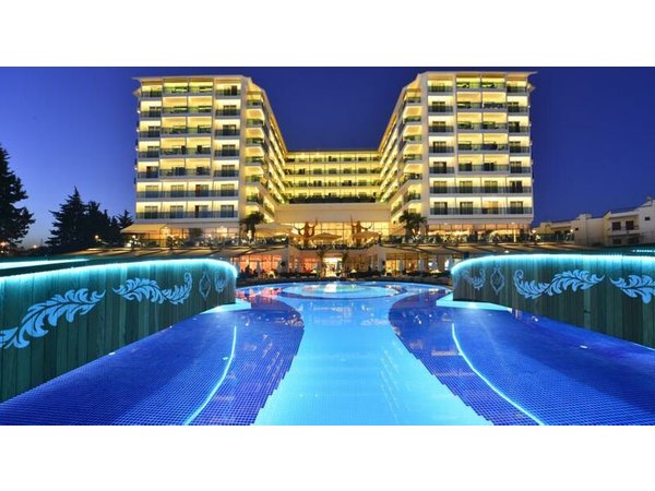 Azura Deluxe Resort and SPA Hotel