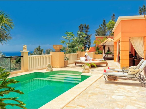 Royal Garden Villas