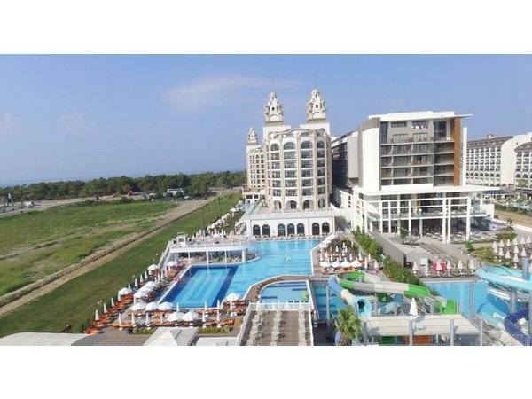 Jadore Deluxe Hotel and Spa