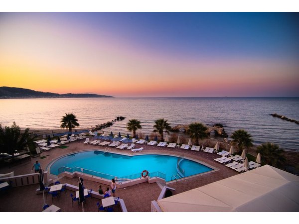 Xenos Kamara Beach