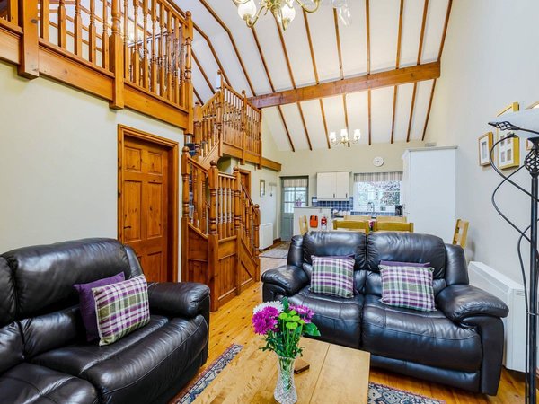 Rhyddallt Ganol Cottages - Ysgubor