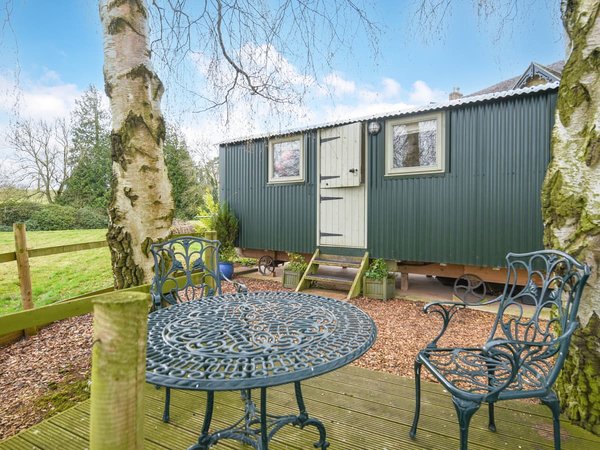 Hay and Hedgerow Glamping