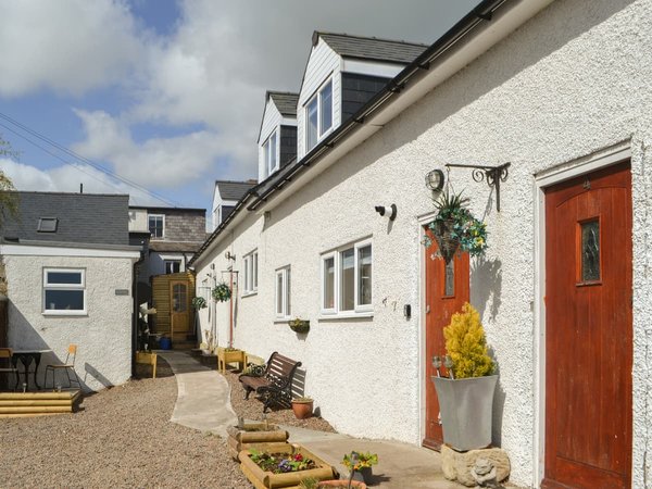 Black Swan Cottages - Swan's Nest