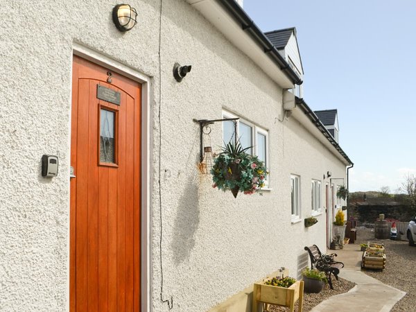 Black Swan Cottages - Cygnet Cottage
