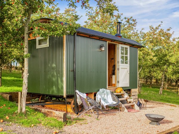Harry's Cottages - Pink Lady Shepherds hut