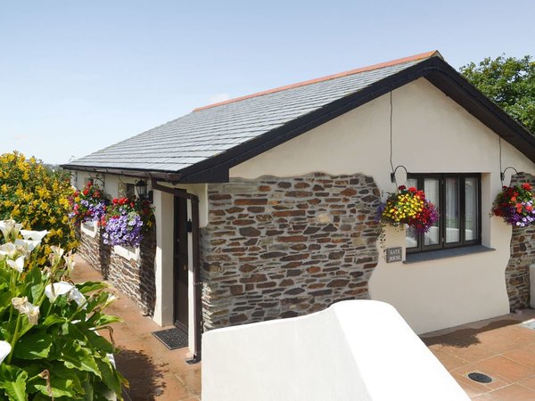 Pencrennow Farm Cottages - The Gatehouse