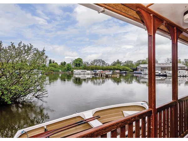 Broadland Houseboat 3