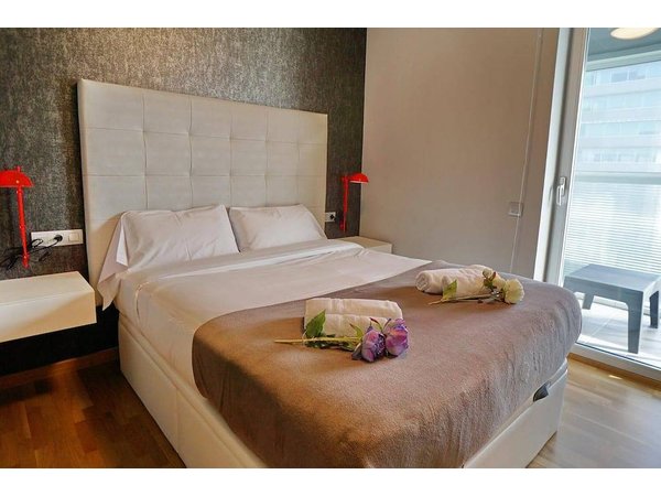 Holiday apartment in Barcelonès from £170 per night