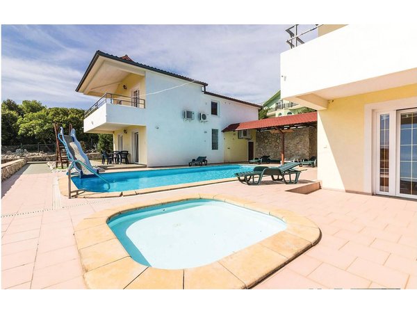 Holiday apartment in Raša from £18 per night