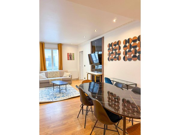 Holiday apartment in Paris from £1537 per night