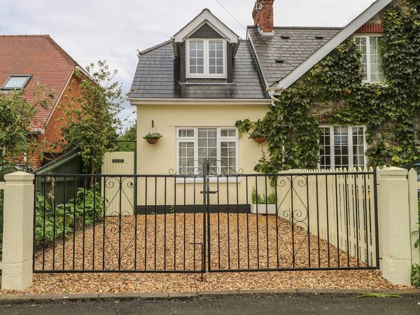 Holiday apartment in Ringwood from £81 per night
