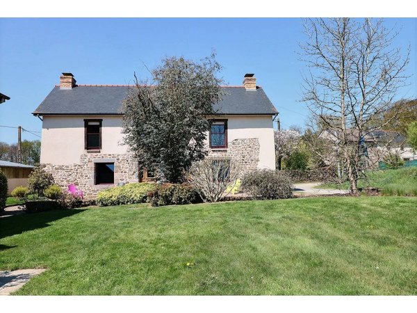 Holiday home in Tinténiac from £54 per night