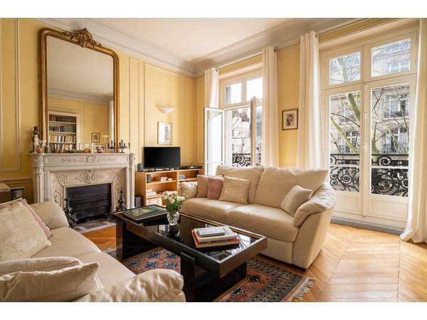 Holiday apartment in Paris from £1043 per night