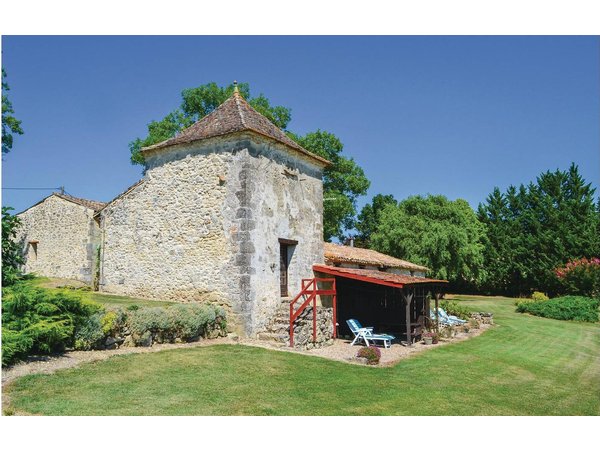 Holiday home in Eymet from £29 per night