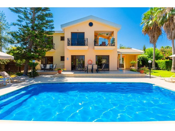 Holiday home in Dasoudi Beach from £120 per night
