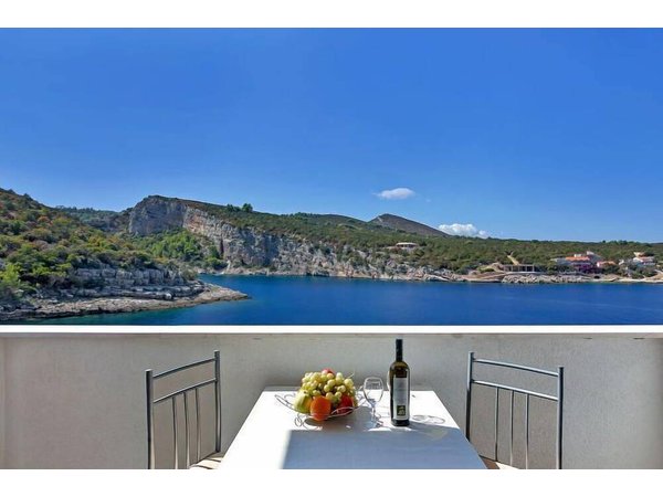 Holiday apartment in Hvar from £35 per night
