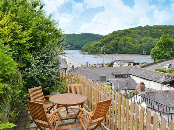 Holiday home in Looe from £66 per night