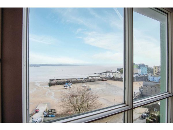 Holiday apartment in Tenby from £143 per night
