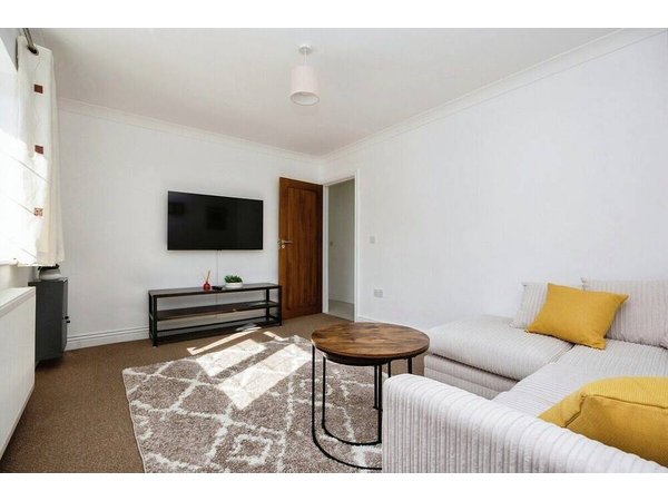 Holiday home in Surrey from £326 per night
