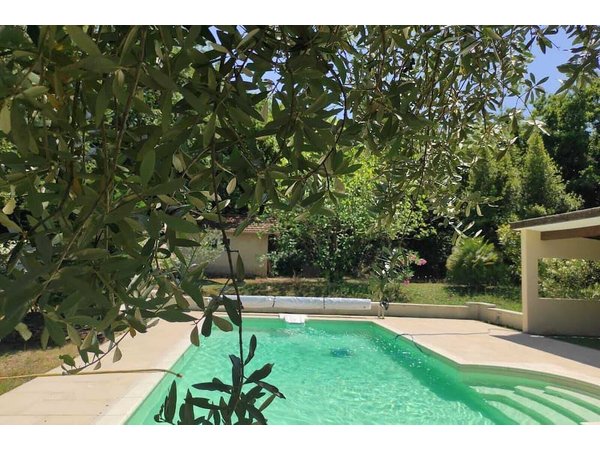 Holiday home in Piolenc from £136 per night