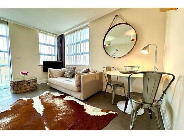 Holiday apartment in Poole from £100 per night