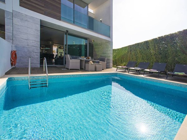 Holiday home in Albufeira from £254 per night