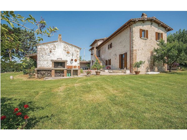 Holiday home in Narni from £253 per night