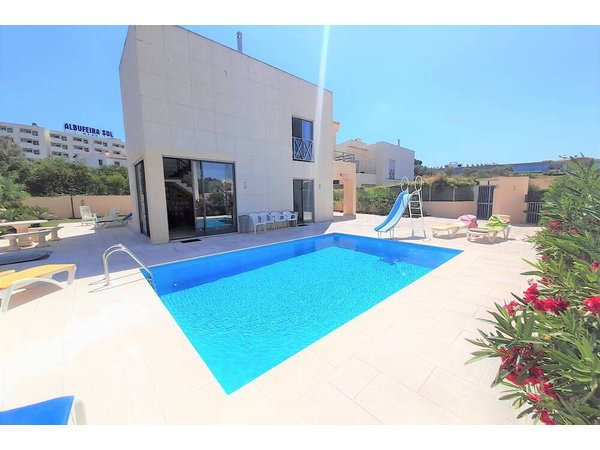 Holiday home in Albufeira from £336 per night
