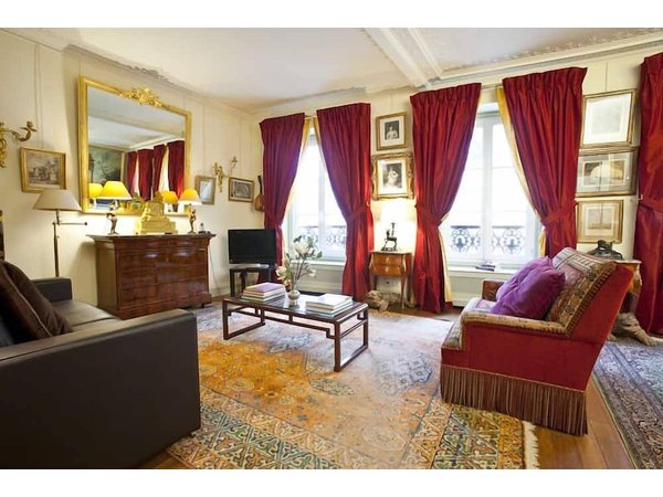 Holiday apartment in Paris from £933 per night