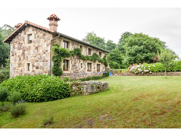 Holiday home in Trasmiera from £354 per night