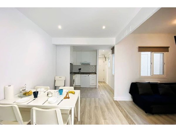 Holiday apartment in Barcelonès from £165 per night