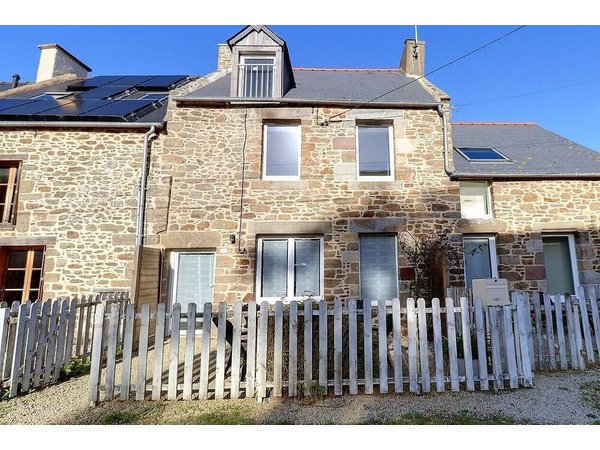 Holiday home in Saint-Coulomb from £64 per night
